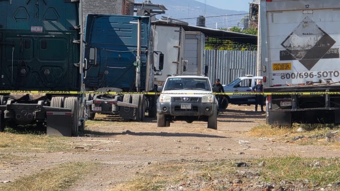 Hallan cadáver baleado, apuñalado y putrefacto en la colonia Ejidal Sur Hallan cadáver baleado, apuñalado y putrefacto en la colonia Ejidal Sur