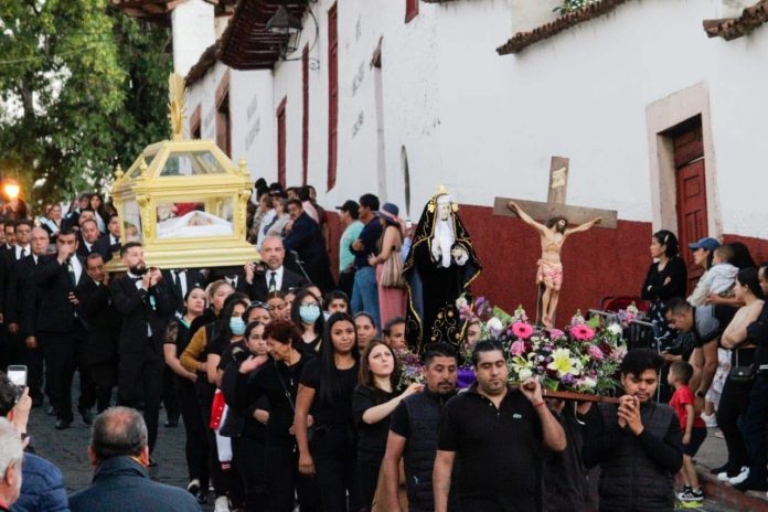 El secretario de Turismo, Roberto Monroy García, reconoció que si bien la Semana Santa tiene un sentido religioso, también es recreativo, ya que representa prácticamente 15 días de vacaciones para estudiantes que viajan con su familia, por lo que Michoacán les ofrece una serie de actividades recreativas y culturales.