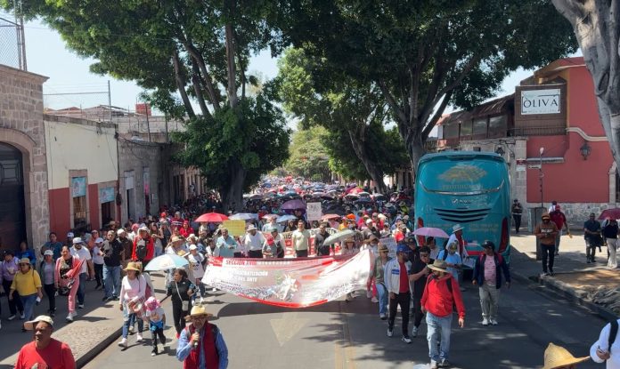 Marcha de Poder de Base en Morelia, en contra de la reforma a la Ley del ISSSTE