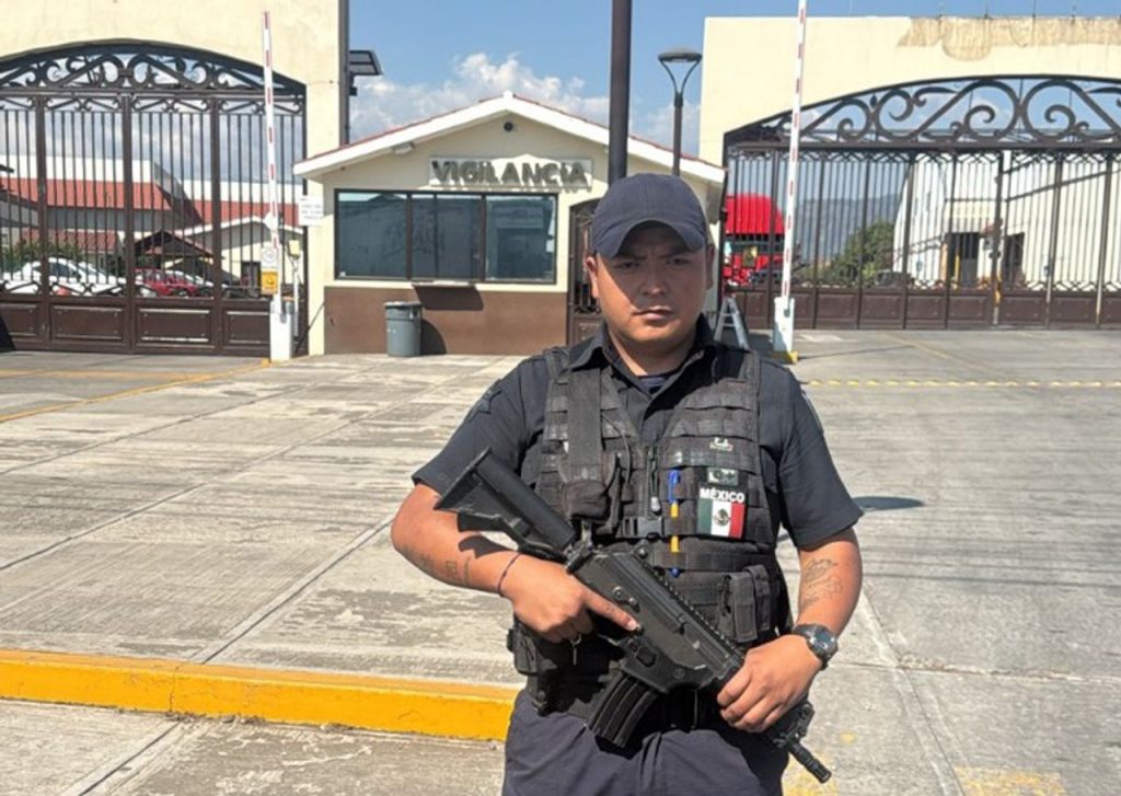 Policía Auxiliar vigila empaques de mango y aguacate para exportación