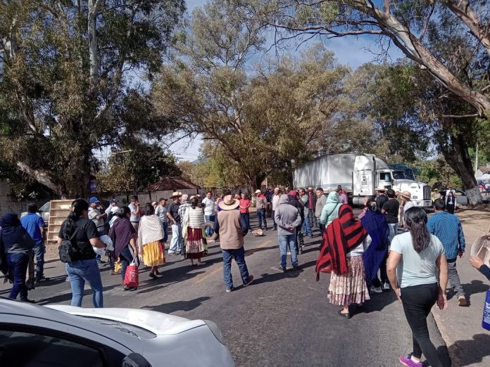 El Consejo Supremo Indígena de Michoacán (CSIM) bloqueó 9 carreteras de diferentes zonas del estado como protesta contra la inseguridad