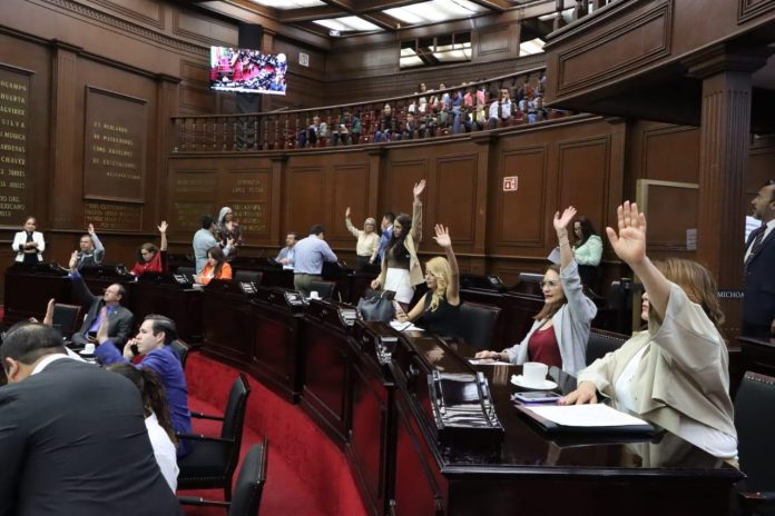 Avala Congreso de Michoacán reforma para otorgar a los jóvenes un apoyo económico mensual