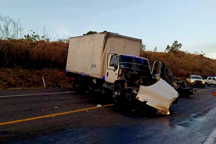 Era una joven dentista la fallecida en aparatoso choque vehicular, en Uruapan