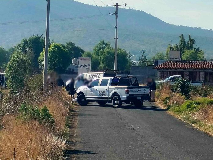 Hallan a mujer asesinada a balazos en el camino Ramal-San Antonio Coapa, Morelia
