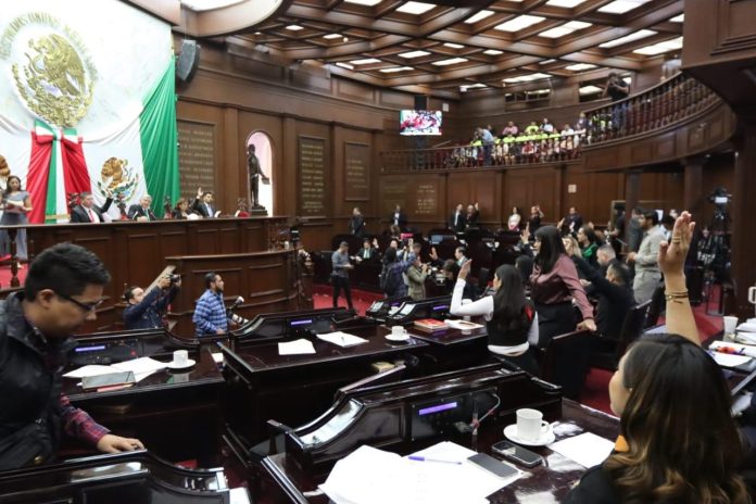 Con solo 25 diputados presentes, aunque cinco minutos antes habían estado los 40 legisladores para designar