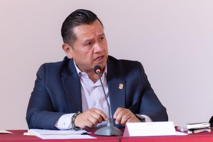 Asegura Torres Piña, que regresaron 5 de las 15 familias desplazadas por la violencia en El Alcalde