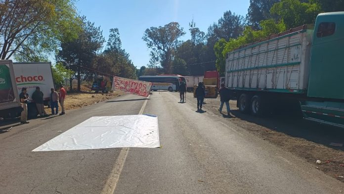 En lucha por su autonomía, comunidad de Ichán mantiene bloqueo carretero
