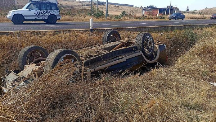 Vuelca camioneta en la Morelia-Pátzcuaro