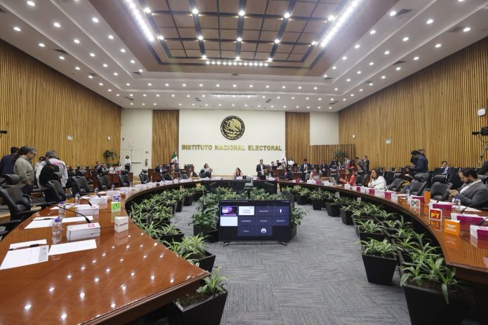 Morena impugna restricciones del INE y defiende derecho a promover el voto judicial