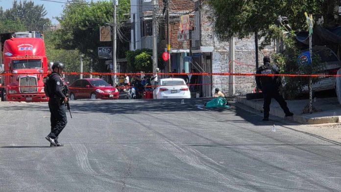 Pistoleros matan a un menor de edad y hieren a un joven en Zamora