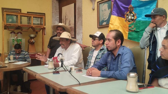 El vocero del CSIM, Pável Uliánov Guzmán,señaló que las comunidades han decidido actuar de manera conjunta frente a lo que consideran una escalada de actos autoritarios, amenazas y desinformación desde la administración municipal que encabeza la presidenta municipal, Dayana Pérez Mendoza.