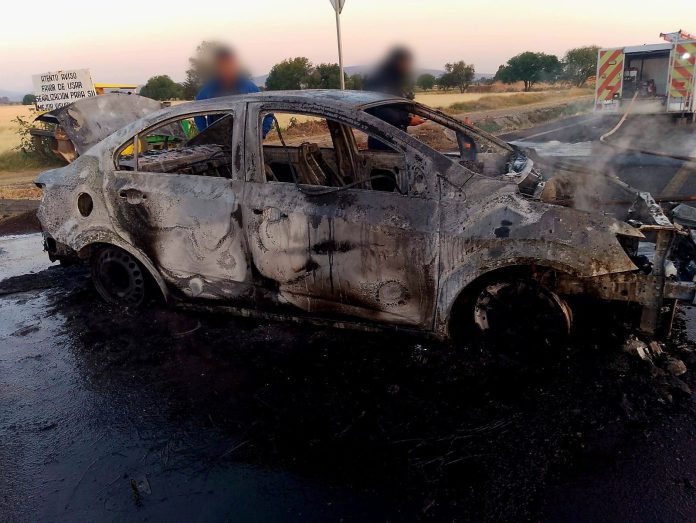 Delincuentes vuelven a quemar otro vehículo con una persona dentro, en Álvaro Obregón Delincuentes vuelven a quemar otro vehículo con una persona dentro, en Álvaro Obregón