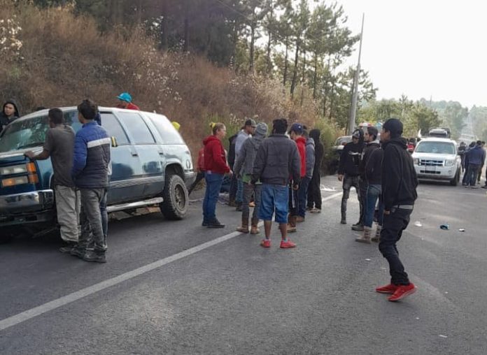 Se accidentan camionetas con cuadrillas de jornaleros