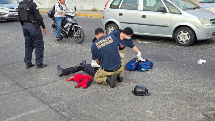 Policía herido al accidentarse en su motocicleta