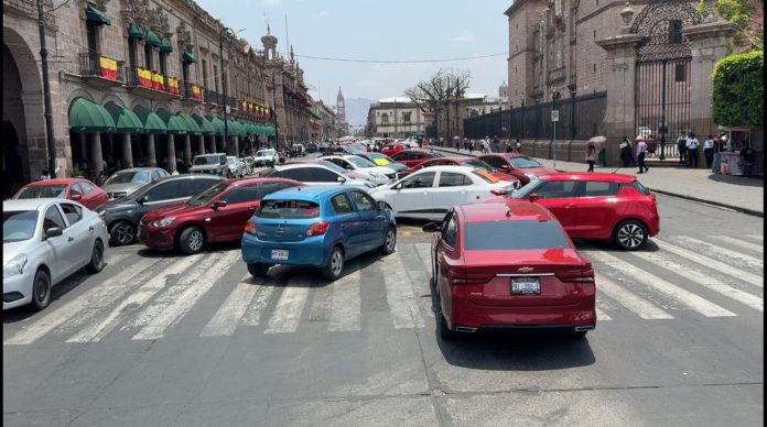 Ubers se manifiestan por inseguridad en Morelia