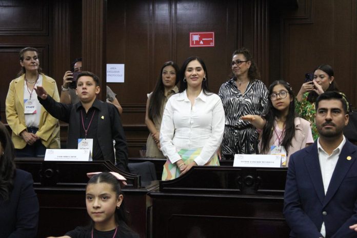 Diputados, obligados a legislar a favor de los niños y niñas: Diana Espinoza