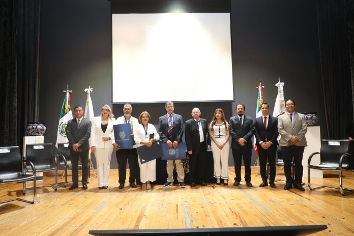 Yarabí Ávila entrega la Presea “Vasco de Quiroga” a destacados nicolaitas