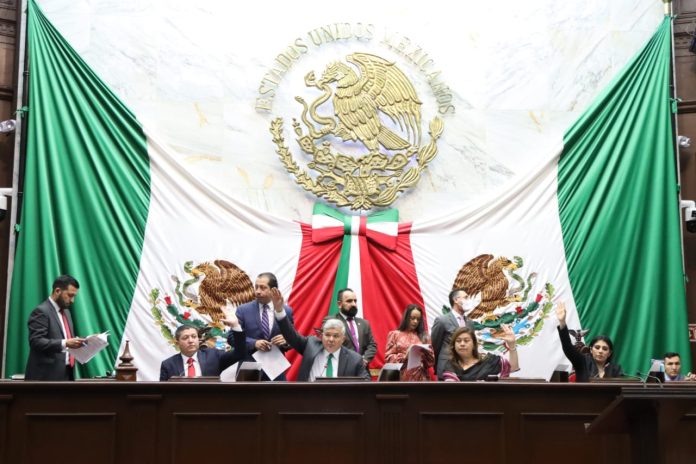 Los legisladores resaltaron el avance que tuvo la recaudación por el concepto de sin multas ni recargos, ya que del primero de enero y al 29 de abril se recaudaron 1 mil 129 millones de pesos de un total proyectado a ingresar de 1 mil 175 millones en lo que se refiere a vehículos particulares. Los legisladores resaltaron el avance que tuvo la recaudación por el concepto de sin multas ni recargos, ya que del primero de enero y al 29 de abril se recaudaron 1 mil 129 millones de pesos de un total proyectado a ingresar de 1 mil 175 millones en lo que se refiere a vehículos particulares.