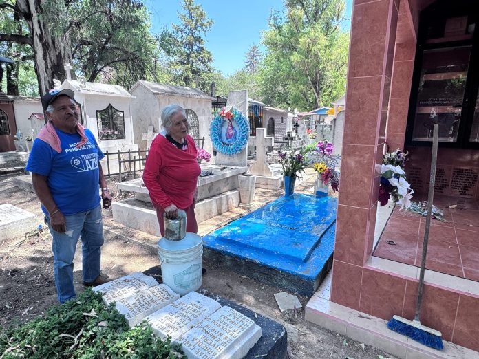El día de la Madre en el camposanto: entre el recuerdo y el consuelo El día de la Madre en el camposanto: entre el recuerdo y el consuelo