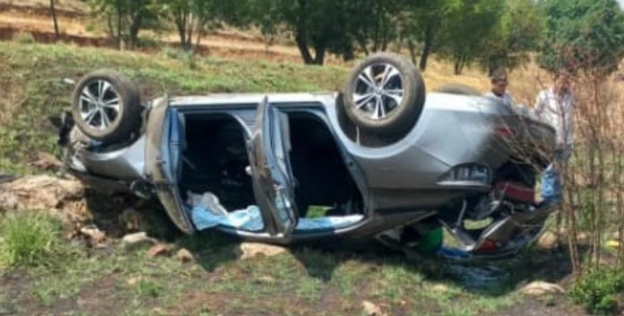 Vuelca automóvil en la Pátzcuaro-Morelia