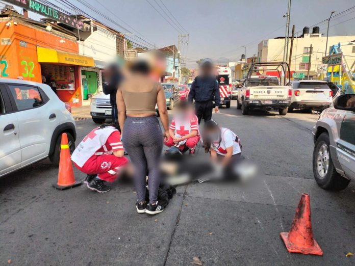 Motociclista queda herido tras accidente en la Av. Michoacán, Morelia Motociclista queda herido tras accidente en la Av. Michoacán, Morelia