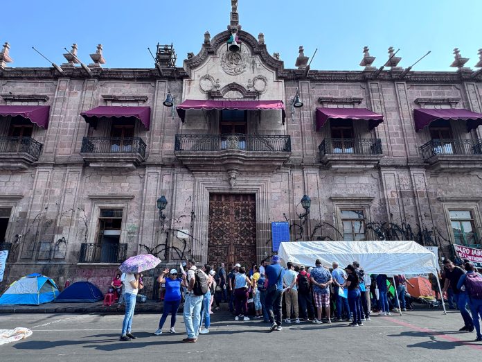 Poder de Base instalan plantón en el centro de Morelia