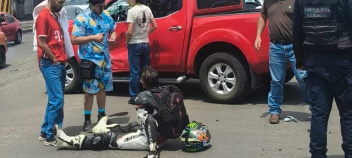 Se registra choque entre motociclista y camioneta en la Av. Madero Poniente de Morelia