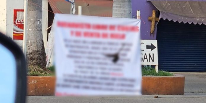 Autoridades aseguran 3 “narcomantas” colocadas en distintos puntos de Buenavista Tomatlán
