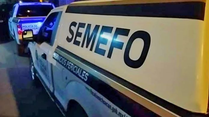 Hombre muere en el traslado a un hospital, tras quedar inconsciente en una alberca de Playa Azul