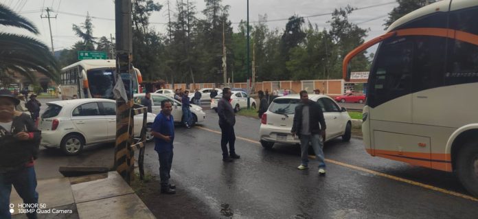 Crónica| “Queremos a Ricardo con vida”: Taxistas bloquean Pátzcuaro por desaparición de compañero