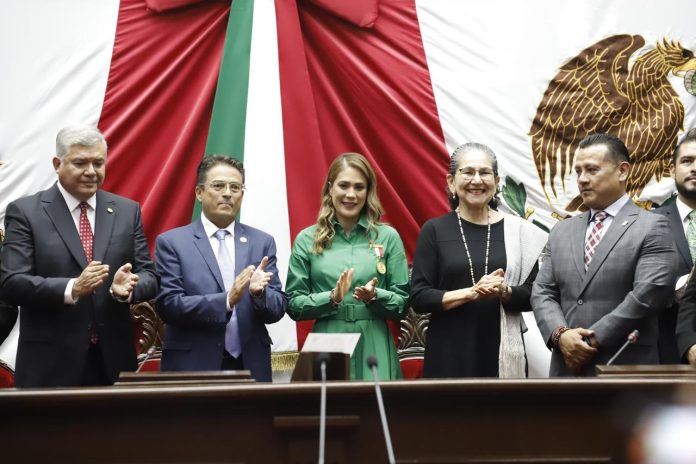 Congreso del estado otorga al Colegio de Notarios la Condecoración Melchor Ocampo