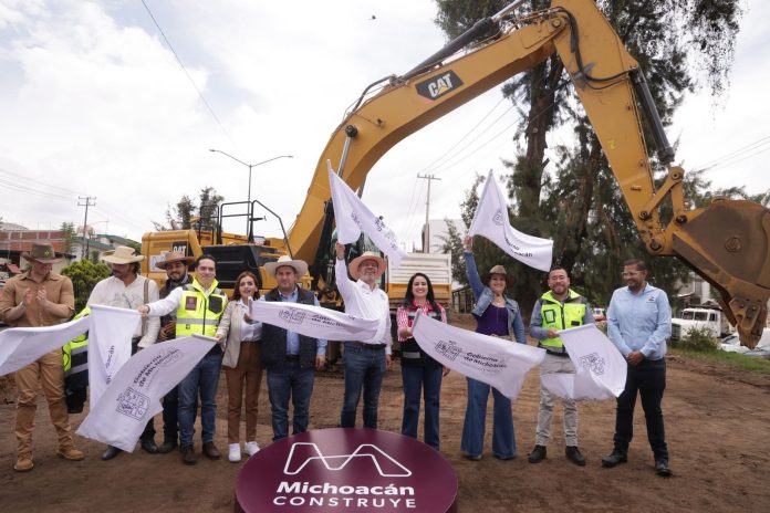 Bedolla continúa modernización de la avenida Revolución en Uruapan