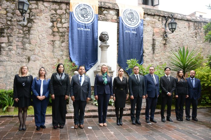 La educación, la libertad de pensamiento y la ética deben ser pilares que no pueden ser quebrados: Yarabí Ávila