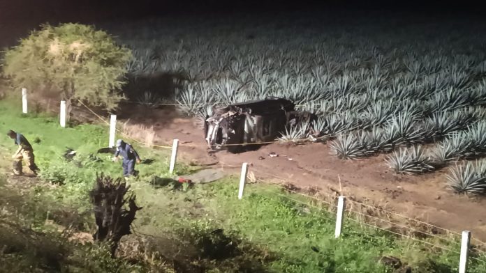 Dos muertos y dos mujeres heridas deja volcadura en la Autopista de Occidente Dos muertos y dos mujeres heridas deja volcadura en la Autopista de Occidente