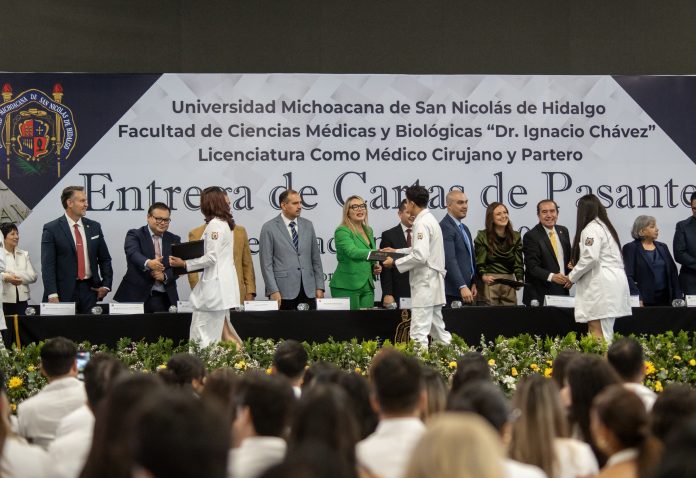 Ustedes son testimonio vivo de que los sueños se alcanzan, señala Yarabí Ávila ante graduados de Medicina Ustedes son testimonio vivo de que los sueños se alcanzan, señala Yarabí Ávila ante graduados de Medicina