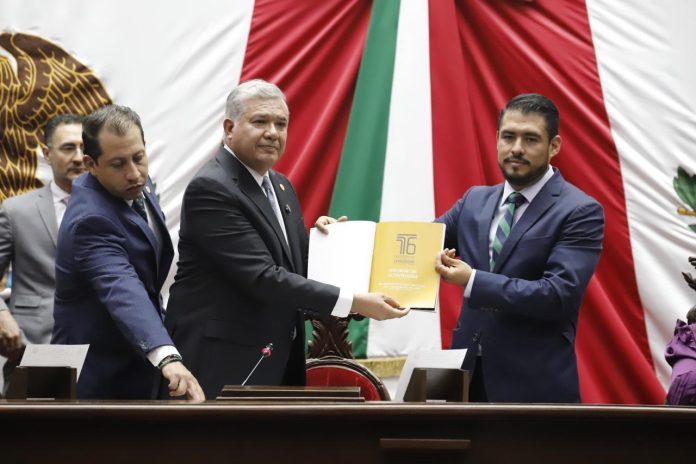 El presidente de la mesa directiva del Congreso de Michoacán, Juan Antonio Magaña de la Mora, rindió su informe sobre las actividades administrativas El presidente de la mesa directiva del Congreso de Michoacán, Juan Antonio Magaña de la Mora, rindió su informe sobre las actividades administrativas