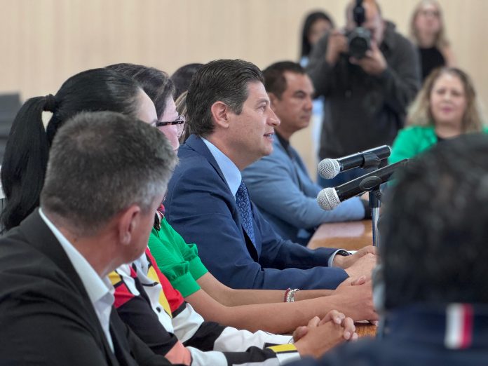 Alfonso Martínez anuncia atención a migrantes ante deportaciones en EE.UU.