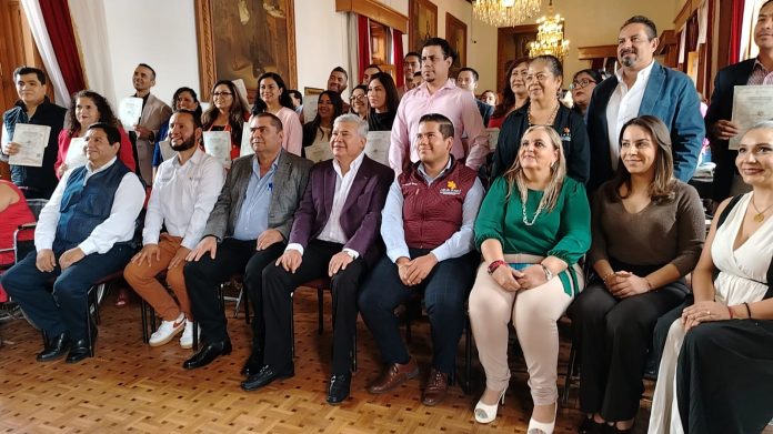 Reconocen a trabajadores del Poder Legislativo por Certificación en Inglés y Excel Reconocen a trabajadores del Poder Legislativo por Certificación en Inglés y Excel