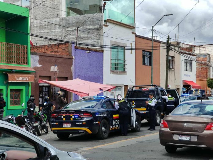 Policía Morelia detiene a 4 personas por protagonizar riña callejera en la colonia Ventura Puente Policía Morelia detiene a 4 personas por protagonizar riña callejera en la colonia Ventura Puente