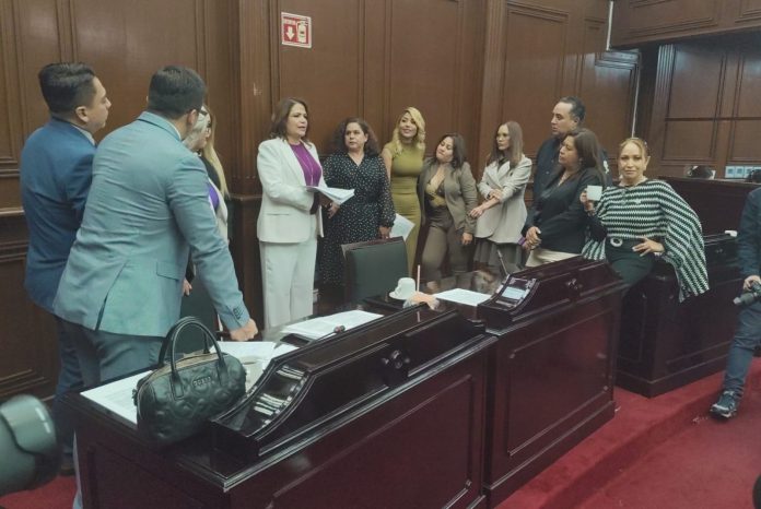 “Bajan” reforma constitucional que propone la alternancia de género en la Gubernatura de Michoacán