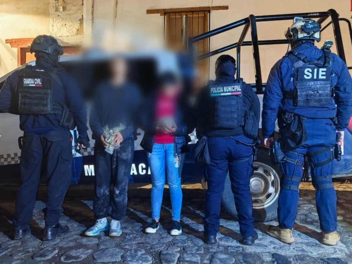 Policías de la GC y de Pátzcuaro detienen a 3 presuntos narcomenudistas en Tzintzuntzan