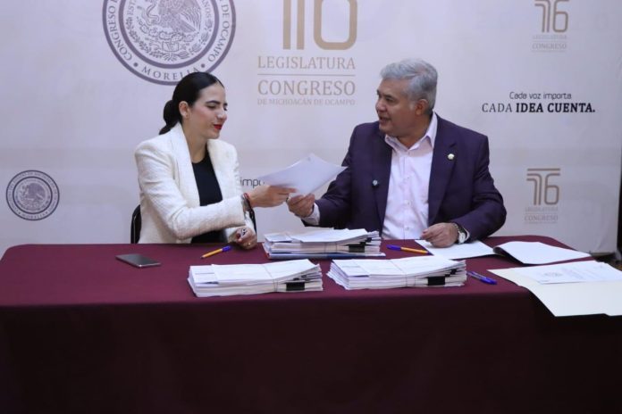 En acto de Entrega - Recepción, Giulianna Bugarini recibe formalmente la Presidencia de la Mesa Directiva del Congreso En acto de Entrega - Recepción, Giulianna Bugarini recibe formalmente la Presidencia de la Mesa Directiva del Congreso