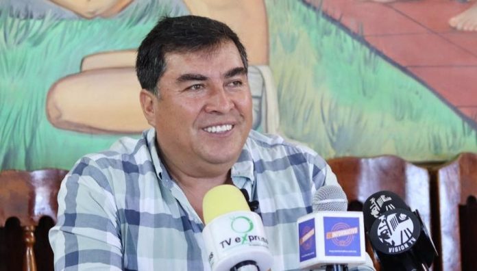 El alcalde de Tacámbaro tenía una relación de amistad y trabajo con su victimario: FGE