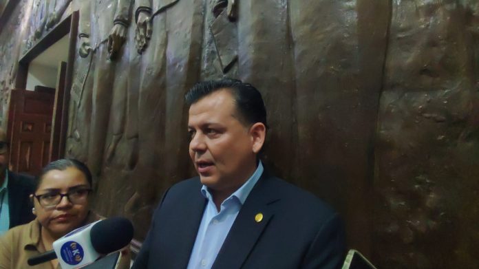 Carlos Manzo “tiene las puertas abiertas del PRI, pero no es priista”: Memo Valencia