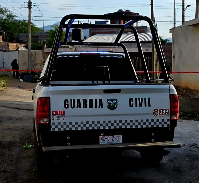 Hombre es atacado a balazos en el Centro de Apatzingan frente a la empresa Lala
