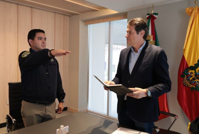 Alfonso Martínez toma protesta a Pablo Alarcón como comisario de la Policía de Morelia Alfonso Martínez toma protesta a Pablo Alarcón como comisario de la Policía de Morelia