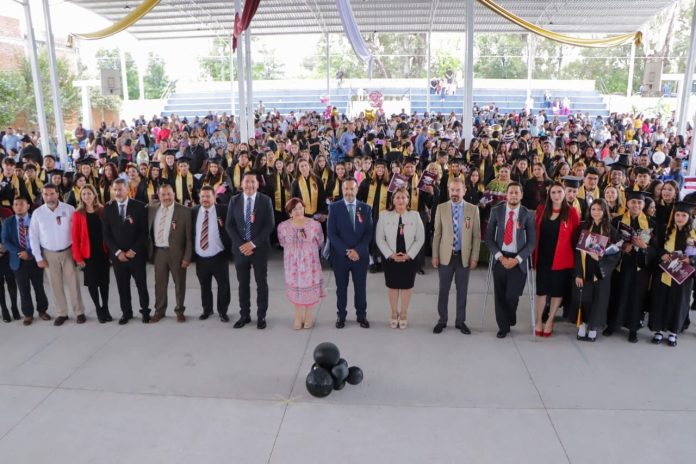 “Uno no termina un ciclo, sino que inicia nuevos retos”: Alma Mireya González acompaña clausura de generación en el Cobaem Quiroga “Uno no termina un ciclo, sino que inicia nuevos retos”: Alma Mireya González acompaña clausura de generación en el Cobaem Quiroga