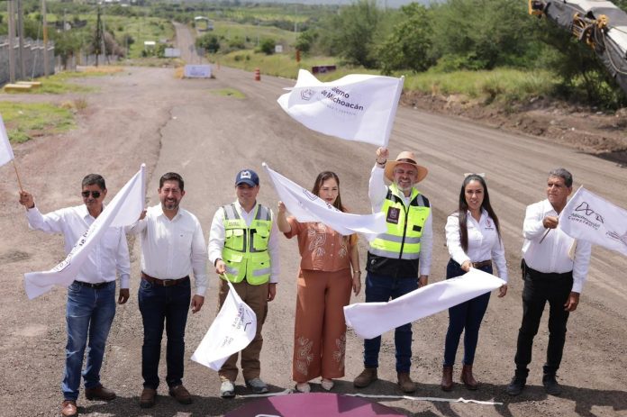 Arranca Bedolla rehabilitación carretera federal Apatzingán-Buenavista-Tepalcatepec