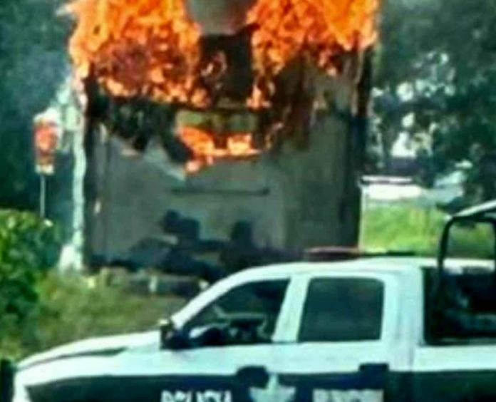 Arde tractocamión en Ciudad Hidalgo Arde tractocamión en Ciudad Hidalgo