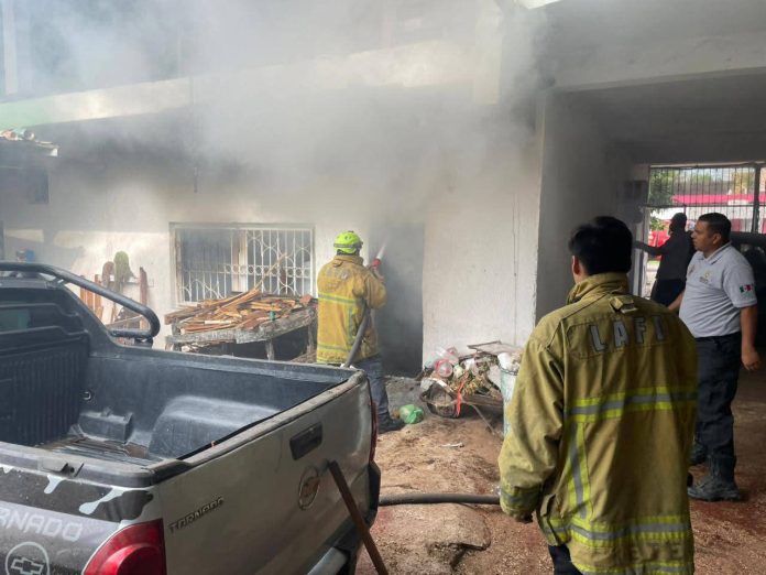 Vivienda queda reducida a cenizas tras incendio en Apatzingán Vivienda queda reducida a cenizas tras incendio en Apatzingán